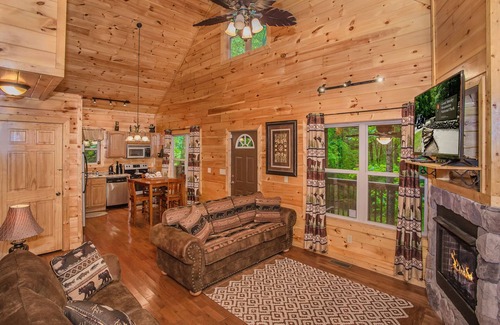 Gatlinburg - Pigeon Forge Cabin | Cozy Timbers: HotTub*Wifi*Games*FirePit*H/Moon*near Attractions!