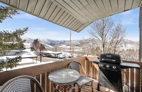Kimball Junction Condo | Cozy Top Floor Condo with Mountain Views