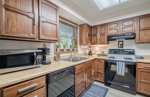 Hot Springs Village House | Cozy townhome on Lake Desoto. Pet Friendly