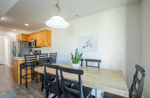 Clearfield House | Cozy Townhome Gathering Spot