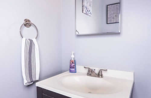 Downtown Baltimore House | Cozy townhome near Stadium/ Camden Yards/Inner Harbor