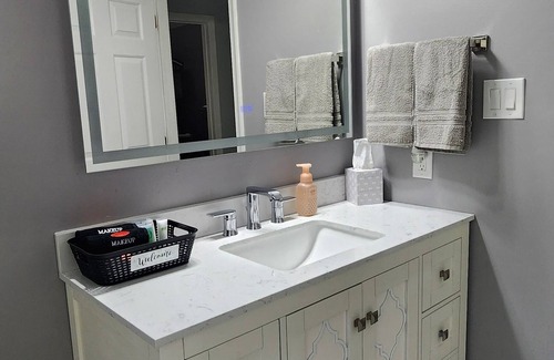 Wilmington House | Cozy Townhome w/Private Parking