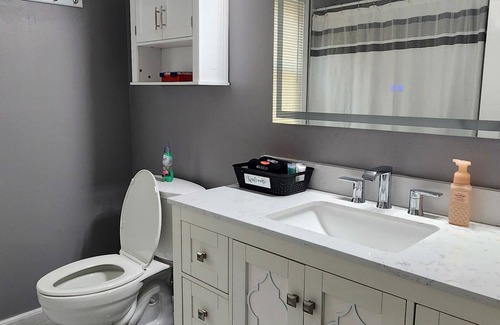 Wilmington House | Cozy Townhome w/Private Parking