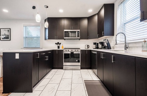 Potomac West House | Cozy Townhouse 10 Min from DC