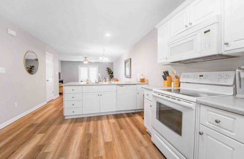 Blue Ridge House | Cozy Townhouse in a Gated Community in Evans 1018