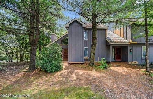 White Haven House | Cozy Townhouse in Jack Frost Ski Resort with hot tub