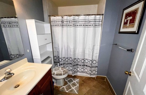 Downtown Baltimore House | Cozy Townhouse near Baltimore Raven’s stadium, Horseshoe casino and Inner harbor