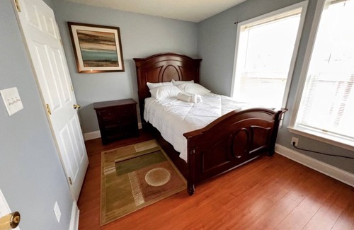 Downtown Baltimore House | Cozy Townhouse near Baltimore Raven’s stadium, Horseshoe casino and Inner harbor