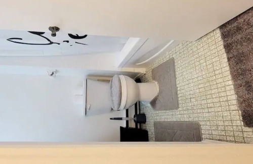Shaughnessy Village Apartment | CoZy Traveler Montreal Downtown