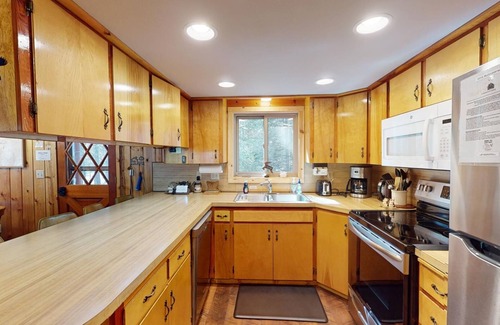 Island Park Cabin | Cozy Twin Pines* Free Wifi, Bbq Grill, Sleeps 6, Free Trash Pick-up