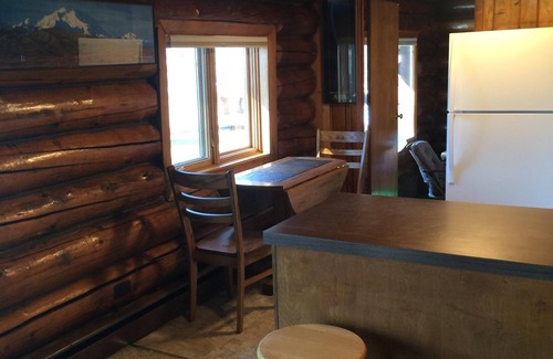 College Cabin | Cozy two bedroom log cabin on the Chena River near town.