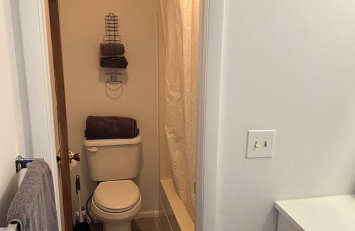 Fillmore Apartment | Cozy Unit 14 studio with two queen beds, WiFi and AC in historic Fillmore