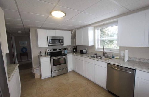 Fernandina Beach Cottage | Cozy updated cottage located downstairs and Steps away from beach access 9N.