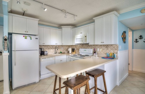 Fort Myers Beach Condo | Cozy, updated Lover’s Key Beach Club condo with private beach and gulf access