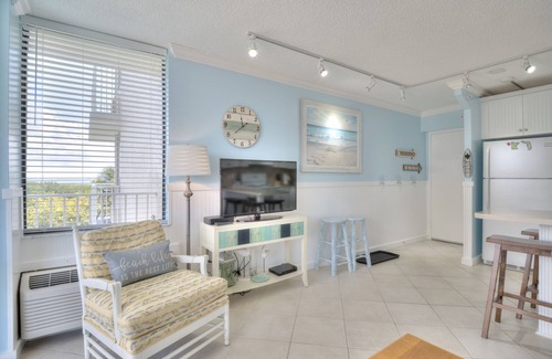 Fort Myers Beach Condo | Cozy, updated Lover’s Key Beach Club condo with private beach and gulf access