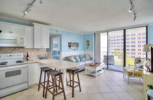 Fort Myers Beach Condo | Cozy, updated Lover’s Key Beach Club condo with private beach and gulf access