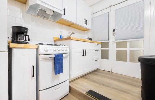 Adams Point Apartment | Cozy Updated Studio by Lake Merritt