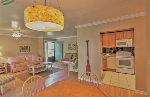 Hilton Head Island Condo | Cozy upgraded condo 10 minutes from the Beach !