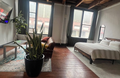 Detroit Apartment | Cozy urban loft minutes from downtown Detroit
