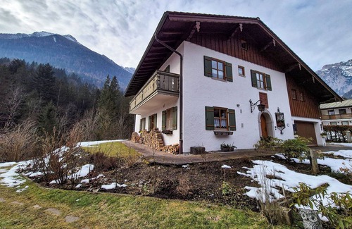 Ramsau bei Berchtesgaden Apartment | Cozy vacation apartment with balcony and mountain view - ideal for active people