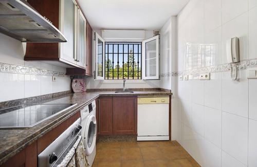 Rota House | Cozy Vacation Home “Casa Costa Ballena Dahlia” Close to the Beach with Wi-Fi, Pool