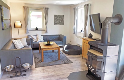 Muritz House | Cozy vacation home for families w. Dog, fenced, fireplace, 300m to Lake Plau