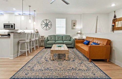 Palm Coast House | Cozy Vacation Home with Hot Tub and Theater