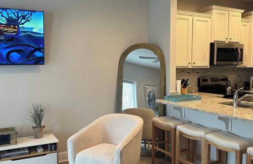 Upper Grand Lagoon House | Cozy Vacation Getaway with Pool, 10min Drive to the Beach