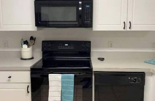 Kissimmee Condo | Cozy Vacay-Condo close to the theme parks!