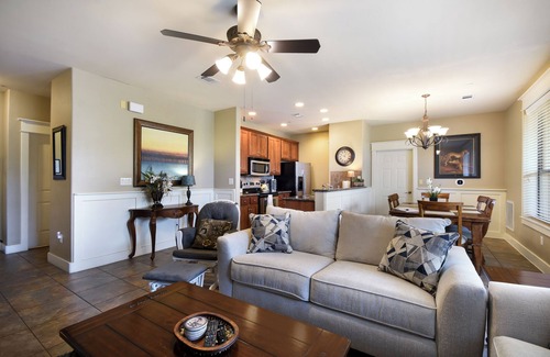 Jonestown Condo | Cozy Villa in the Hollows Resort! Beach Club with 4 Pools, Hiking Trails, Pickleball!