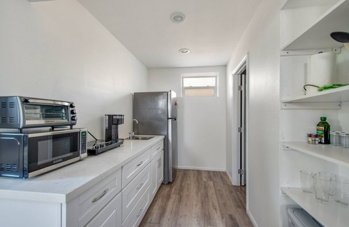 Vista Apartment | Cozy Vista Studio, close to the beach, super close to great hiking and hospitals