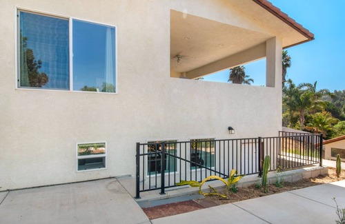 Vista Apartment | Cozy Vista Studio, close to the beach, super close to great hiking and hospitals