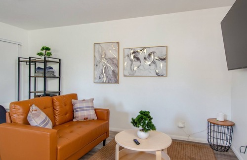 Vista Apartment | Cozy Vista Studio, close to the beach, super close to great hiking and hospitals