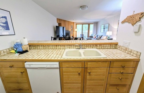 Mountain House Condo | Cozy w/slope view, Pool and Hot Tub