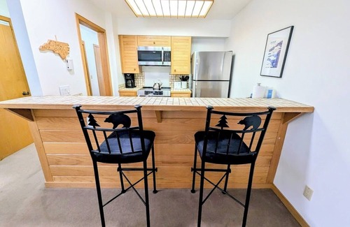 Mountain House Condo | Cozy w/slope view, Pool and Hot Tub