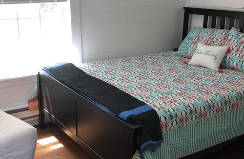 Brier Hill Cottage | Cozy waterfront cottage