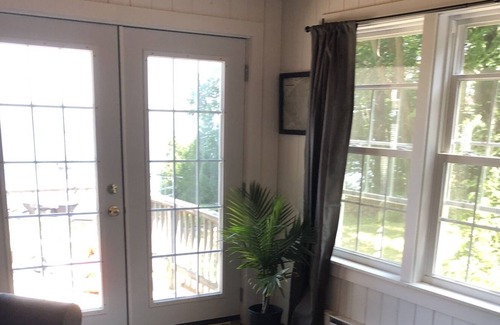 Brier Hill Cottage | Cozy waterfront cottage