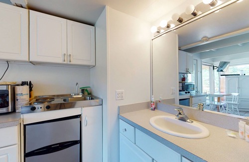 North Truro Apartment | Cozy waterfront studio w/direct beach access - close to town