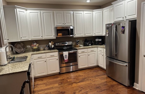 Oxford House | Cozy Weekend Rental