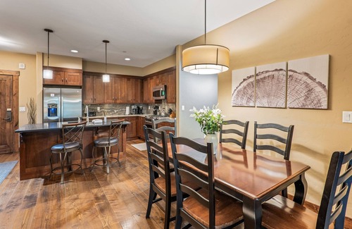 Historic District Condo | Cozy Winter Escape – 2BR/2BA Near Snowy Trails & Downtown