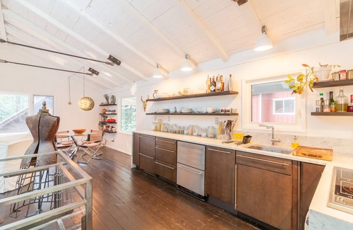 Guerneville Cottage | Cozy Wooded Cottage of Guerneville