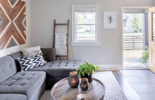 Franklin House | Cozy1930’s Bungalow Close To Downtown Franklin, The Factory and more!