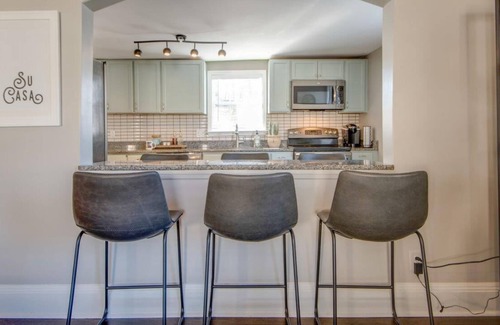 Franklin House | Cozy1930’s Bungalow Close To Downtown Franklin, The Factory and more!