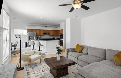Carrollton House | Cozy4B2.5B｜Lush Backyard for leisure｜Fully furnished｜Garage access #42456