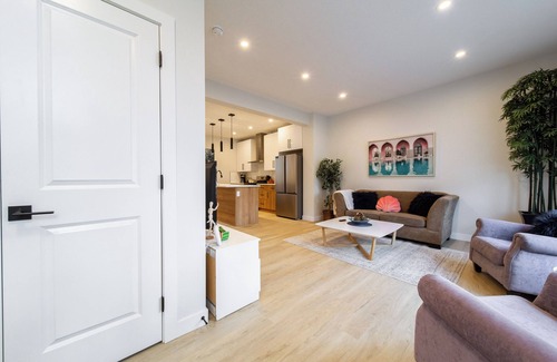 Jasper Place House | Cozy4bedroomsEntireHouseFreewifiparkingKINGbeds