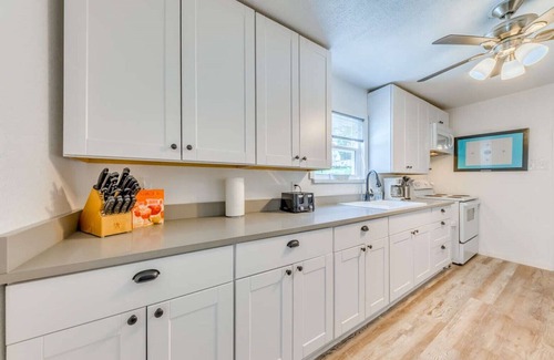 Ruidoso House | CozyCasita-1 mi to Midtown/Portable AC in Living room/7 mins to Inn of Mtn Gods