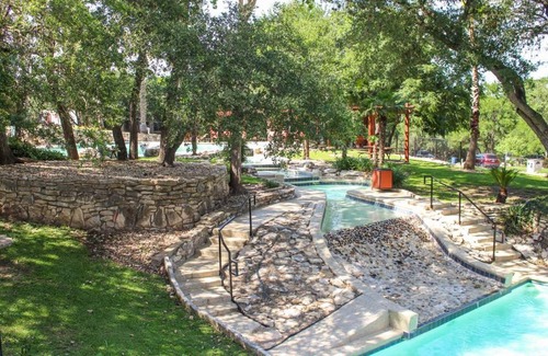 Barton Hills Apartment | CozySuites 2BR Apartment Skyline Barton Creek #05