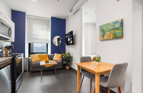 Cultural District Apartment | CozySuites Classy 1BR in Downtown Pitts #11