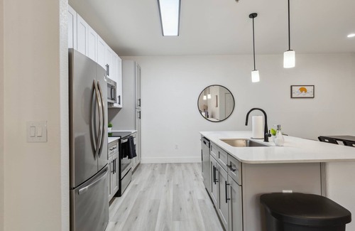 Glendale Sports and Entertainment District Apartment | CozySuites Glendale - Westgate w pool! 18