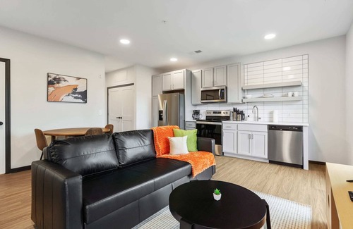 Lockerbie Square Apartment | CozySuites Mass with parking, lounge and roof deck 3